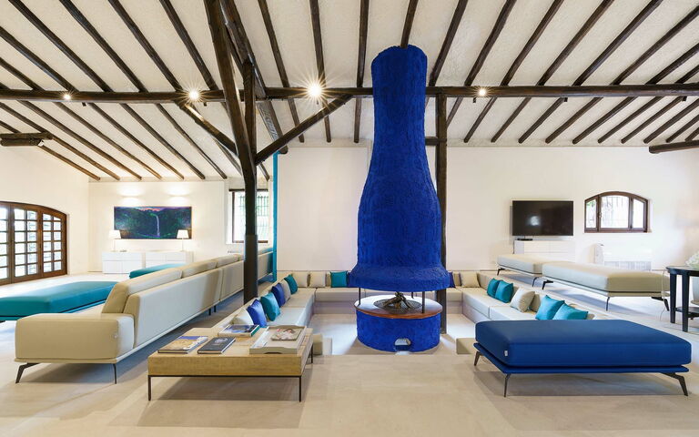 Blu Moon: Common Room, Living Room