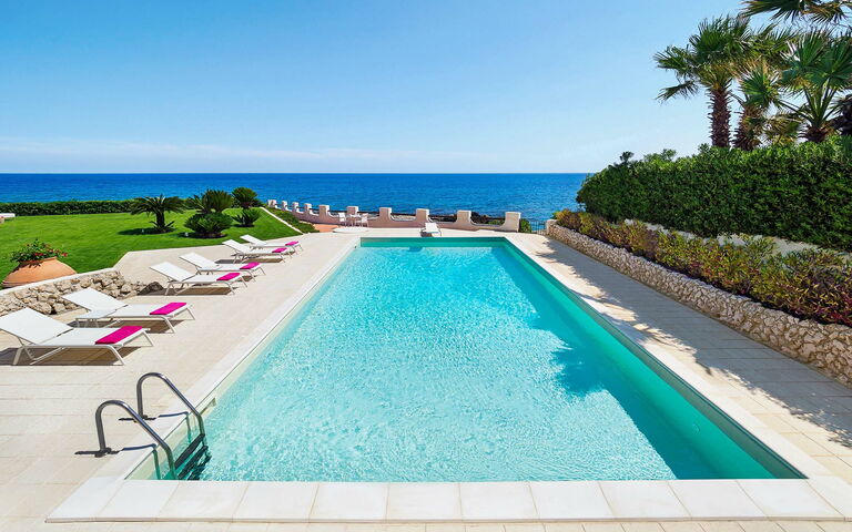 Blu Moon: Garden, Pool, Scenic View