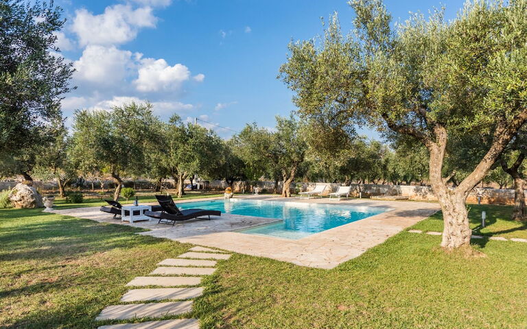 Villa Safiria: Garden, Pool