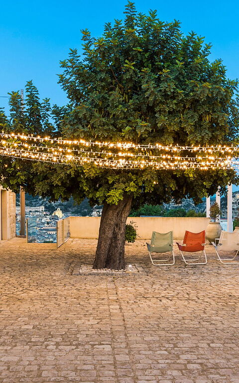 Villa Luna: Balcony / Terrace / Patio, Building Exterior, Outdoor