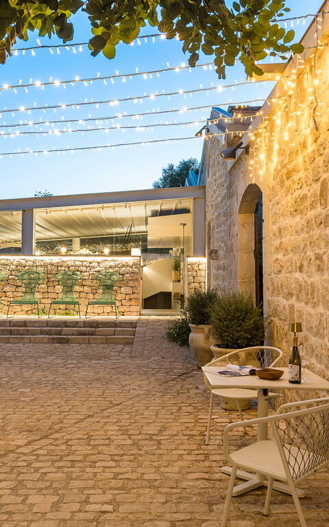 Villa Luna: Balcony / Terrace / Patio, Building Exterior, Outdoor