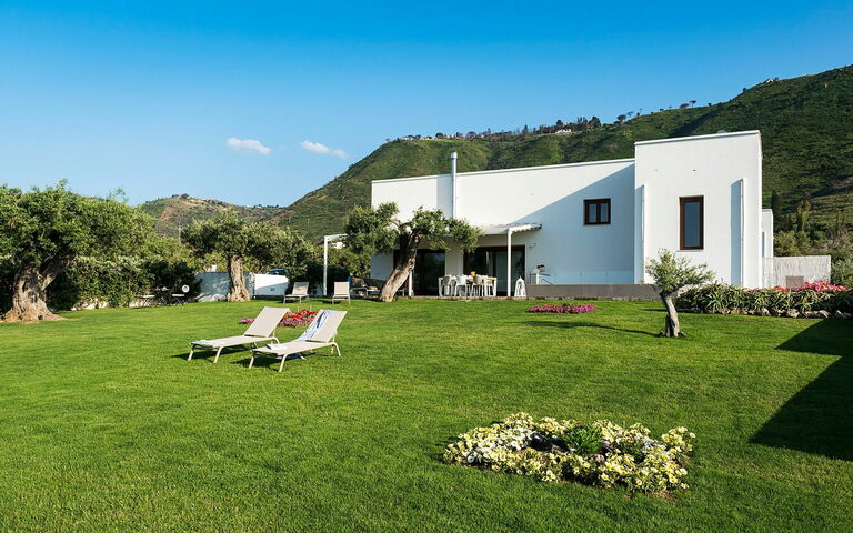 Villa Nettuno: Garden, Outdoor