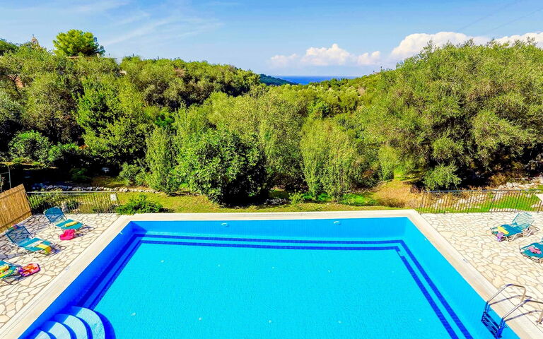 Villa Di Giovanni: Pool, Scenic View