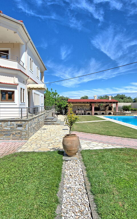 Acharavi Beach Villa: Garden, Outdoor