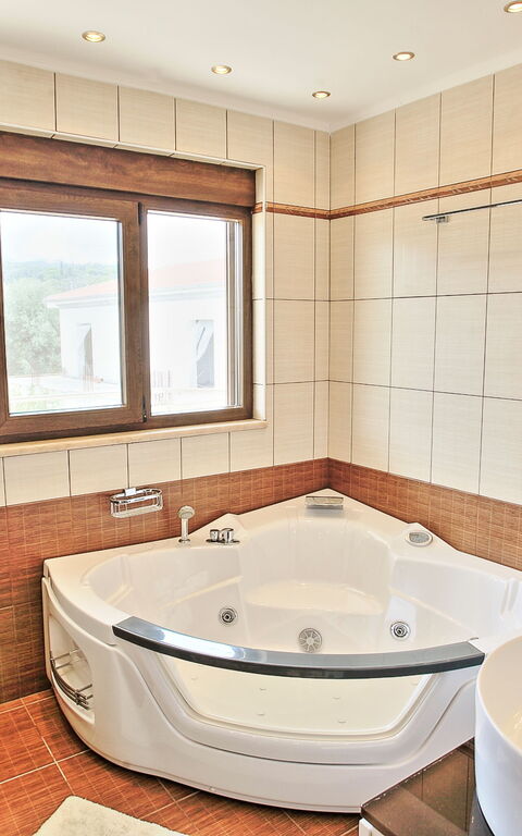 Acharavi Beach Villa: Bathroom
