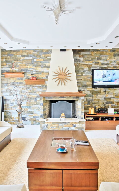 Acharavi Beach Villa: Living Room