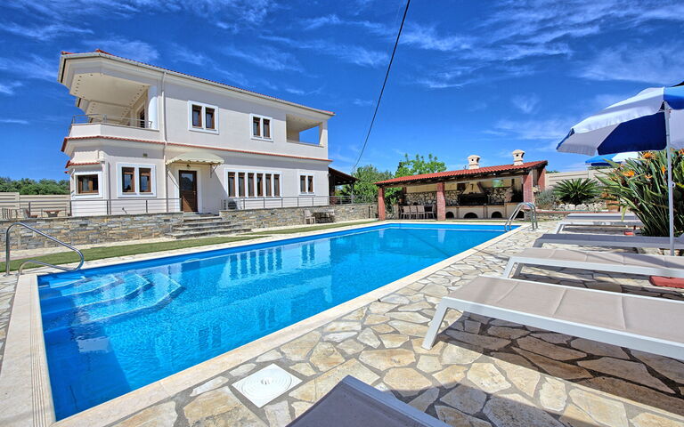 Acharavi Beach Villa: Outdoor, Pool, Summer