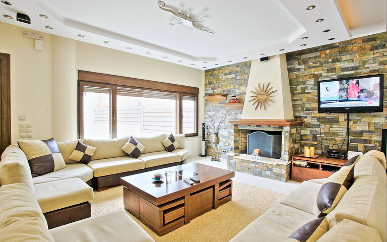 Acharavi Beach Villa: Living Room