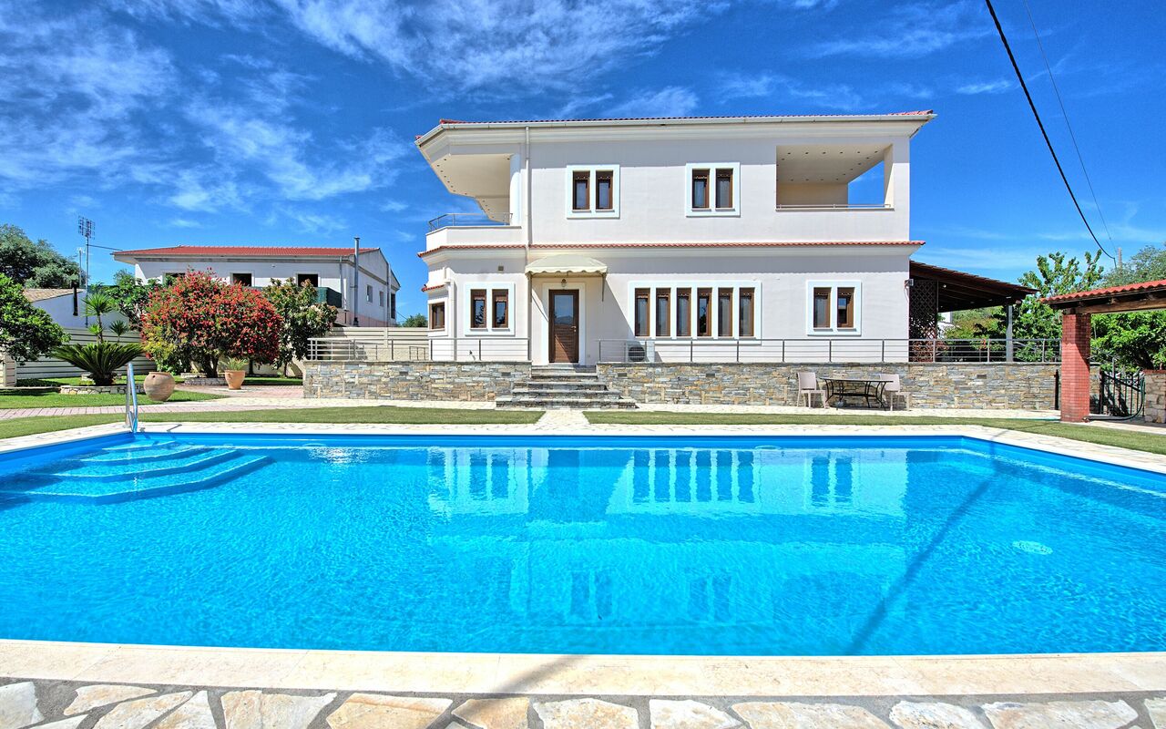 Acharavi Beach Villa: Outdoor, Pool, Summer