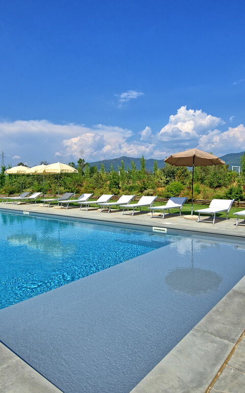 Villa Cangeli: Outdoor, Pool