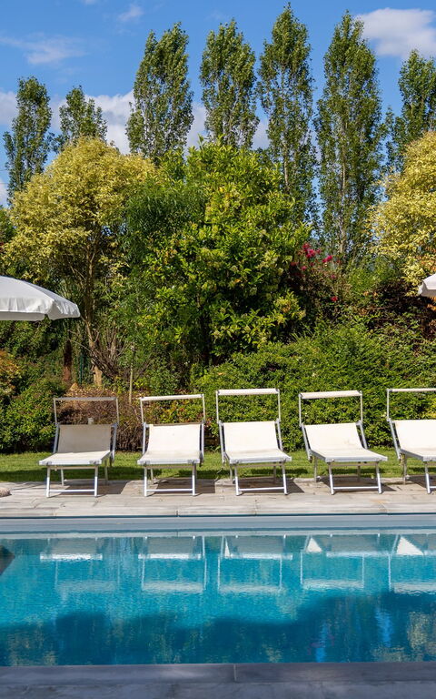 Villa Cangeli: Outdoor, Pool