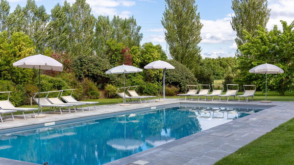 Villa Cangeli: Outdoor, Pool