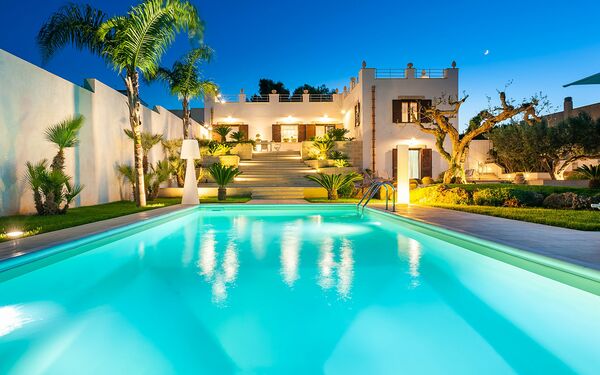 Villa Pigna Bianca: Outdoor, Pool