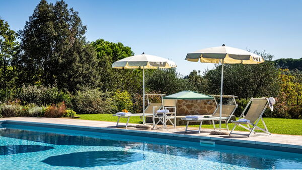 Villa Bonriposo: Outdoor, Pool
