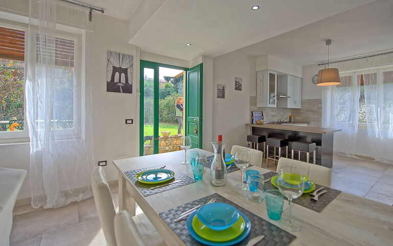 Casa Al Bosco: Dining Room, Kitchen