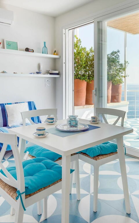 Villa Infinity: Dining Room, Living Room