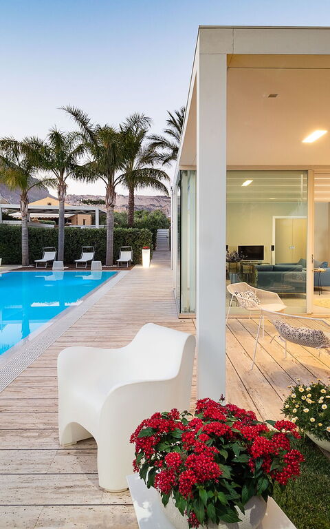 Villa Bellini: Building Exterior, Pool