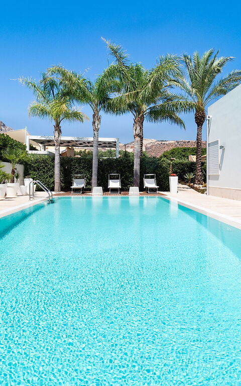 Villa Bellini: Garden, Pool