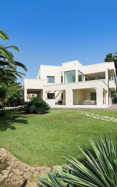 Villa La Plage: Garden, Outdoor, Scenic View