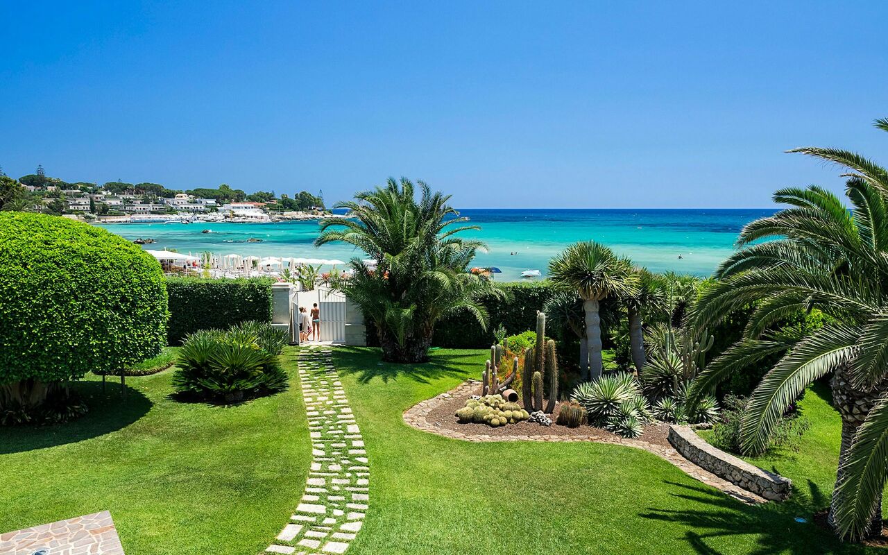 Villa La Plage: Garden, Outdoor, Scenic View