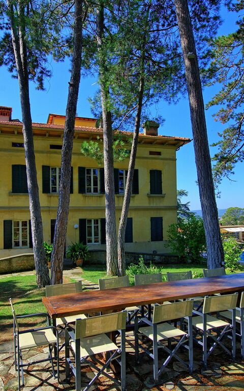 Villa Cuculo: Building Exterior, Garden