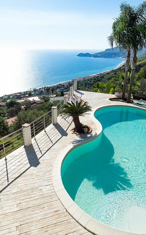 Villa Luce: Outdoor, Pool
