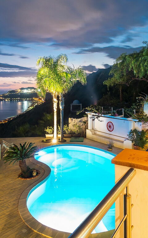 Villa Luce: Outdoor, Pool