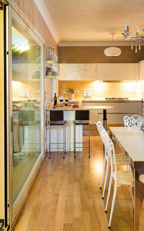 Villa Luce: Dining Room, Kitchen