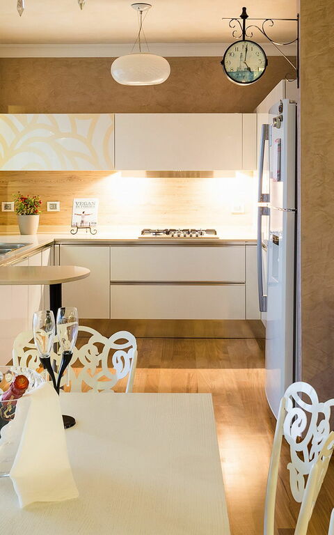 Villa Luce: Dining Room, Kitchen