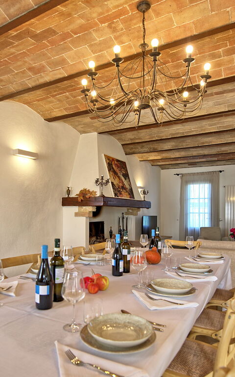 Villa Il Caggio: Dining Room, Living Room