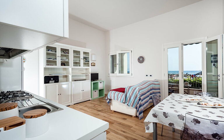 Accommodation Timone: Dining Room, Kitchen, Living Room