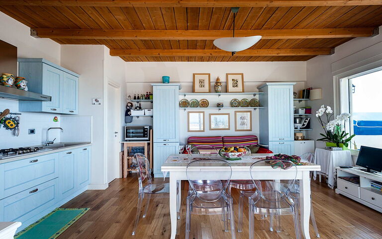 Accommodation Onda: Dining Room, Kitchen, Living Room