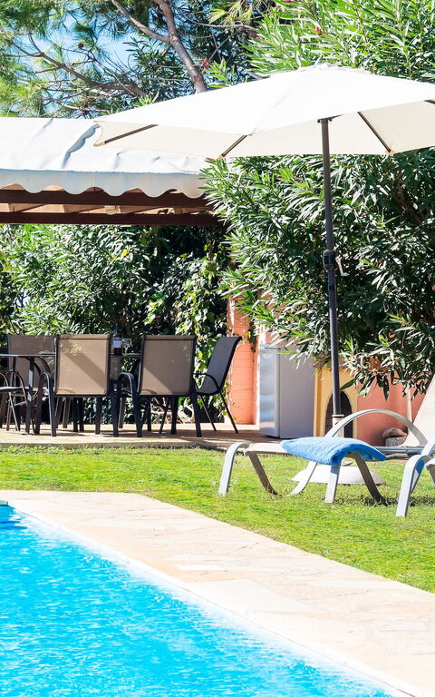 Beachfront Villa Rania: Garden, Pool