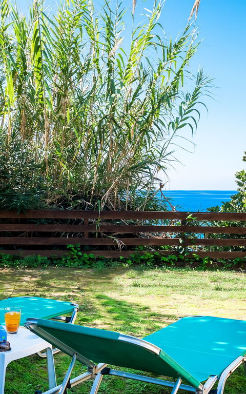 Beachfront Villa Rania: Garden, Outdoor