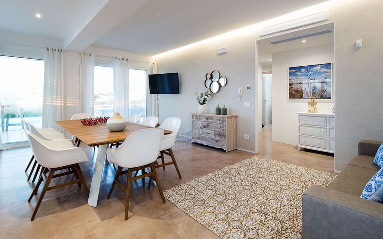 Villa San Lorenzo Palma: Dining Room, Kitchen, Living Room