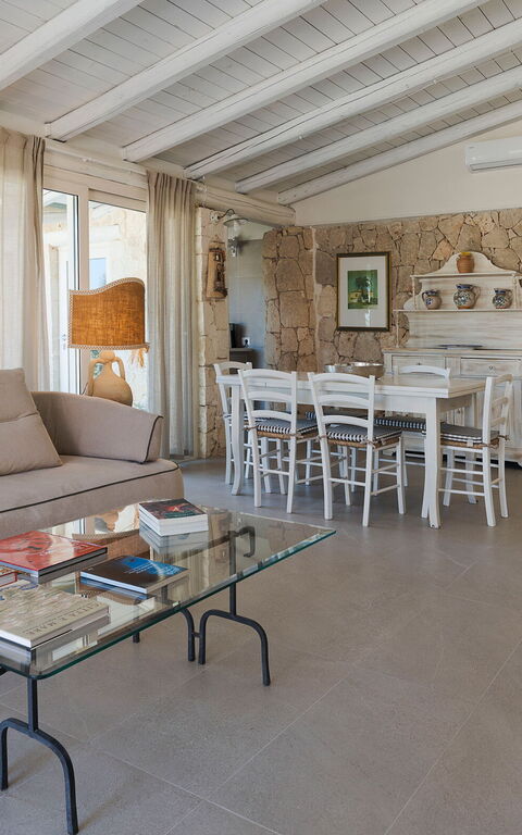 Villa Del Mito: Dining Room, Living Room