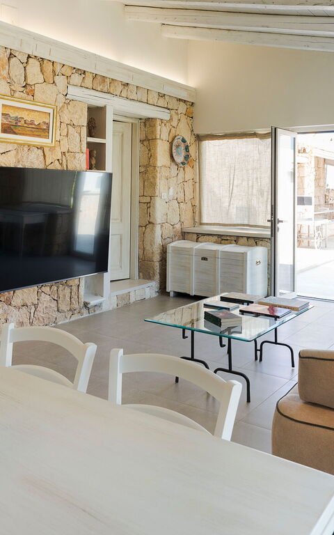 Villa Del Mito: Dining Room, Living Room