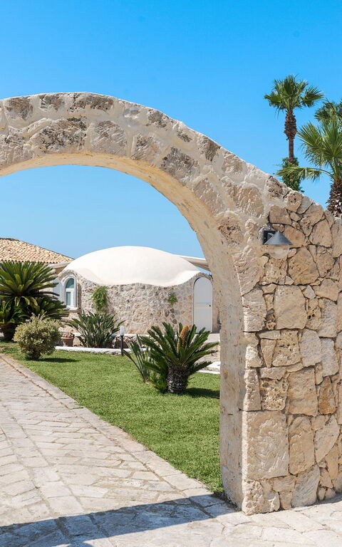 Villa Del Mito: Building Exterior, Garden, Main Entrance, Outdoor