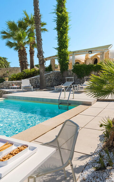 Villa Del Mito: Building Exterior, Outdoor, Pool