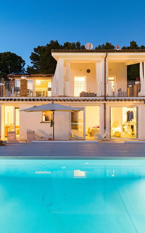 Villa Pales: Outdoor, Pool