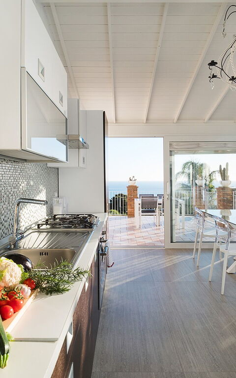 Villa Pales: Kitchen