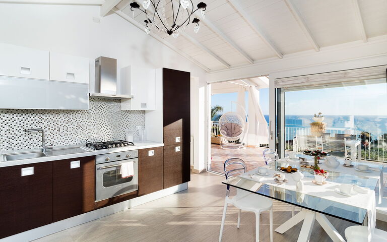 Villa Pales: Kitchen
