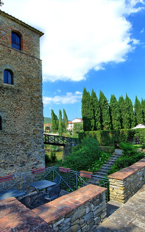 Santa Flora: Garden, Outdoor