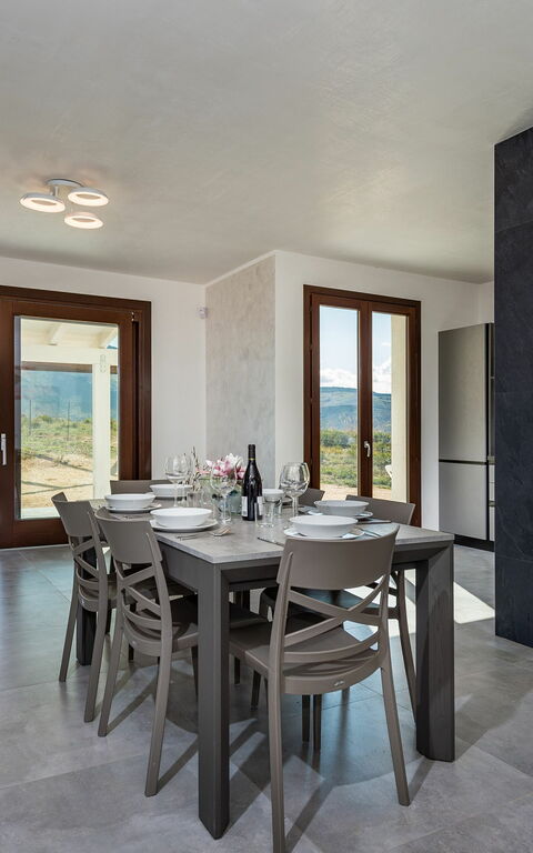 Villa Livreri: Dining Room, Kitchen