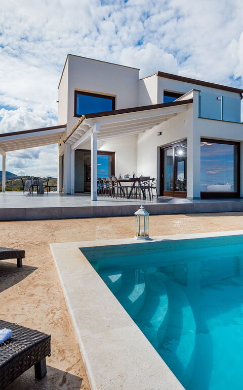 Villa Livreri: Outdoor, Pool