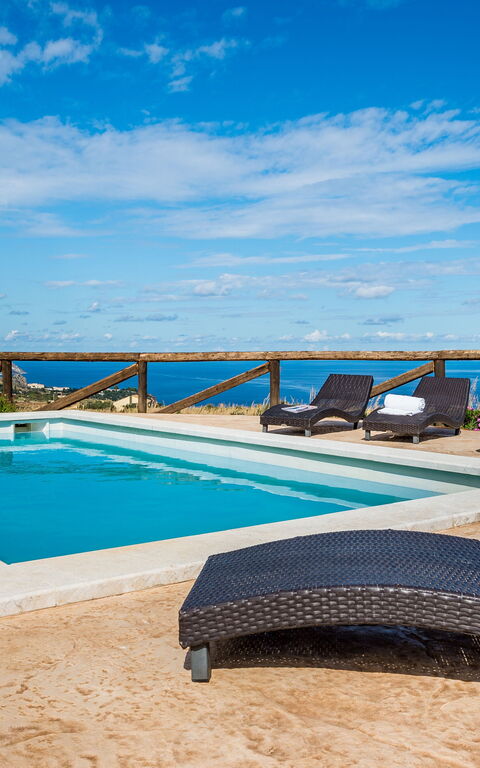 Villa Livreri: Outdoor, Pool