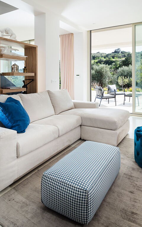 Villa Contra: Living Room