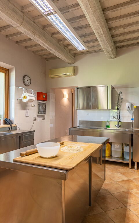 Villa Le Buche: Kitchen