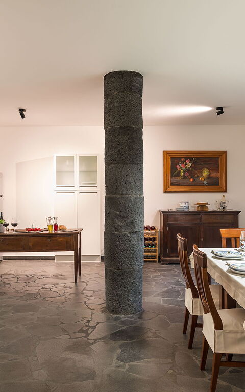 Etna Retreat: Dining Room, Kitchen