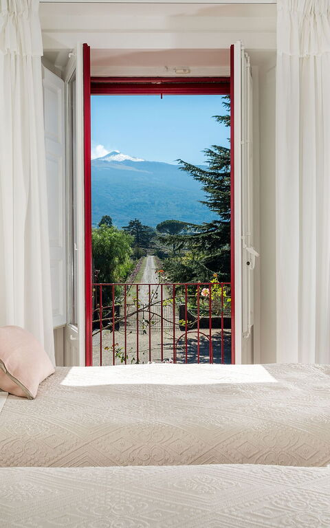 Etna Retreat: Bedroom